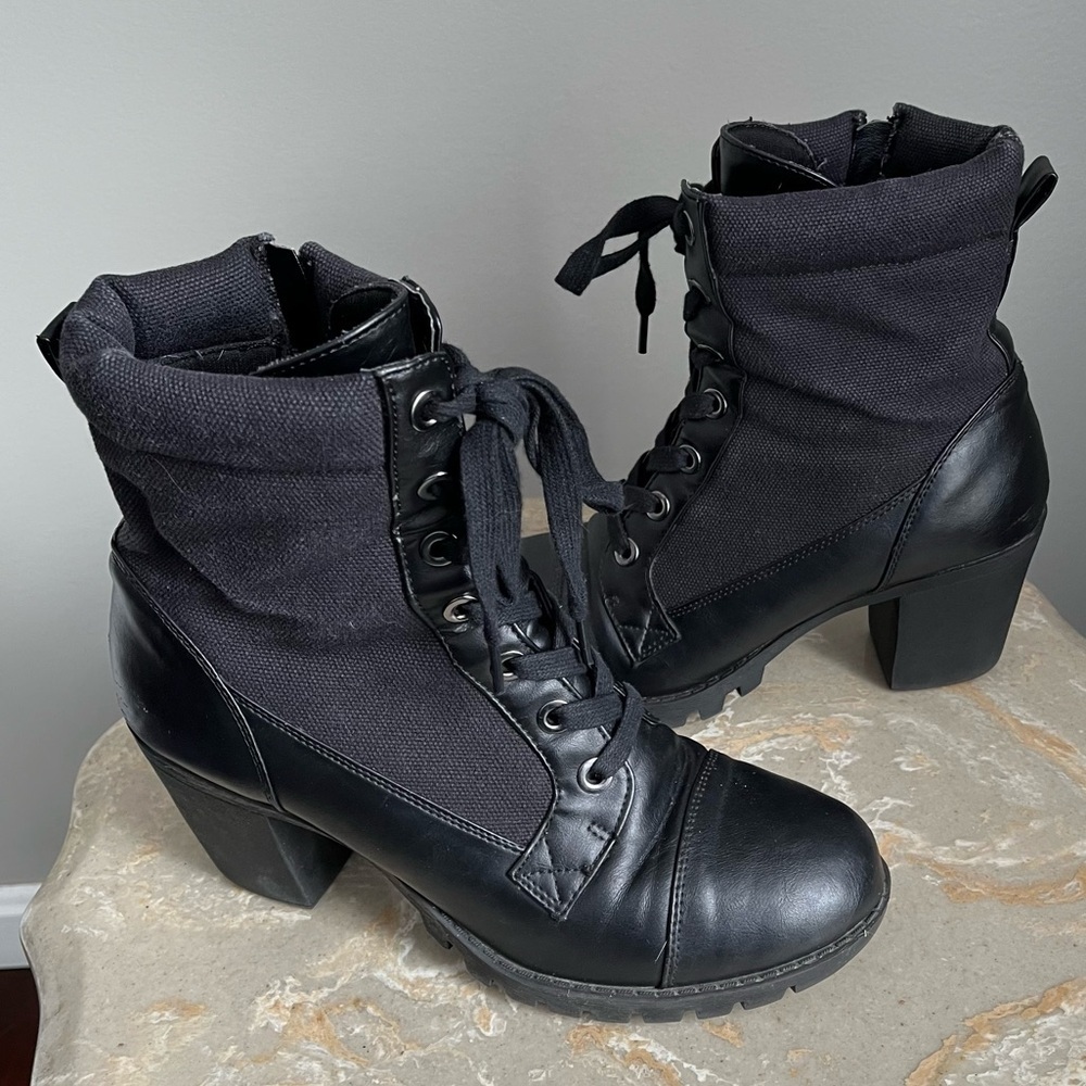 XOXO Women’s 8M Black Chunky Heeled Combat Ankle Boots Booties Laces